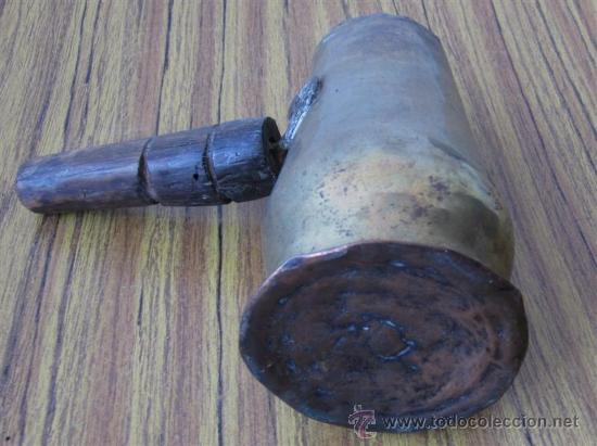 Antig&uuml;edades: CHOCOLATERA .. De lat&oacute;n mango de madera - Foto 4
