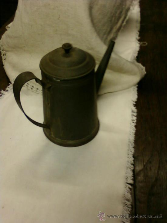 Antig&uuml;edades: CAFETERA DE HOJALATA - Foto 1