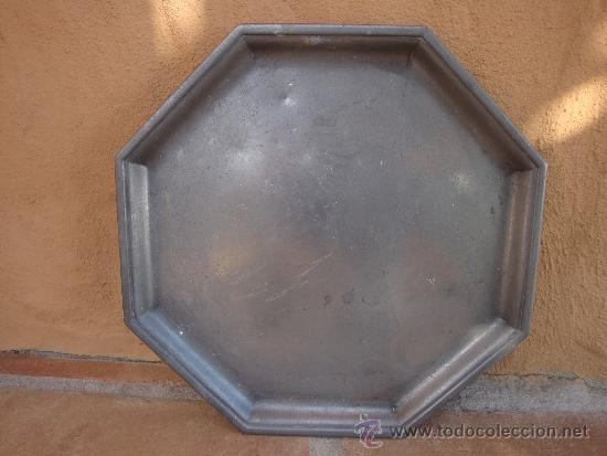 Antig&uuml;edades: Bandeja de esta&ntilde;o franc&eacute;s - Foto 1