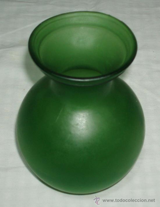 Antig&uuml;edades: jarron color verde de cristal - Foto 1