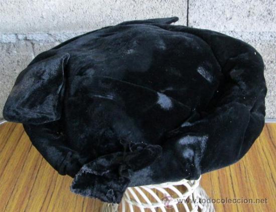 Antig&uuml;edades: GORRO de terciopelo o similar - Foto 2