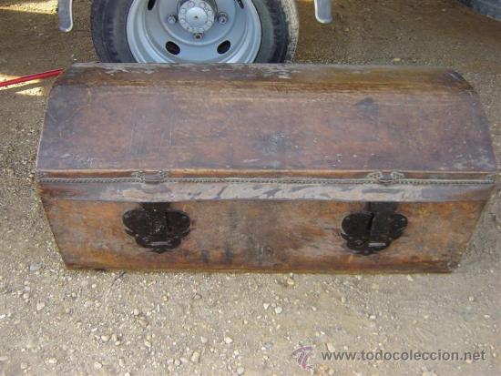 Antig&uuml;edades: arca en madera y piel antiguo - Foto 1