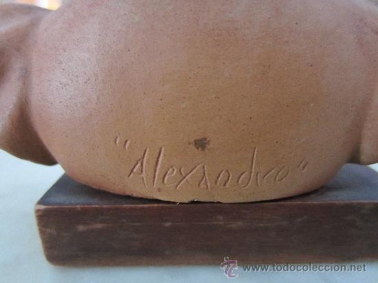 Antig&uuml;edades: Firma en el reverso del busto - Foto 2