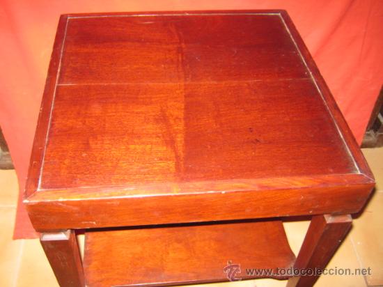 Antig&uuml;edades: Mesa auxiliar en caoba de forma cuadrada. - Foto 2