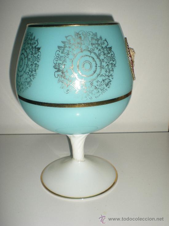 Antig&uuml;edades: copa 21cm en opalina azul celeste con base de opalina blanca y decorada con metales preciosos - Foto 2
