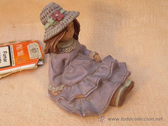 Antig&uuml;edades: FIGURA FIRMADA DE GALOS - Foto 2