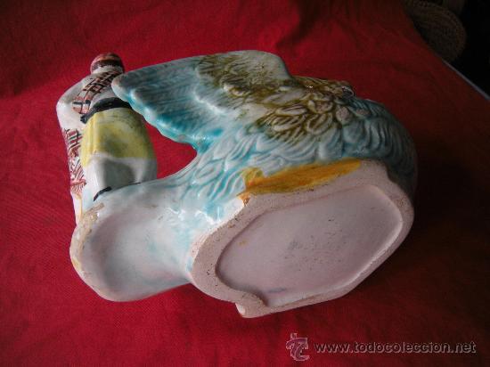 Antig&uuml;edades: ANTIGUO BOTIJO MODERN&Iacute;STA CON CISNE - Foto 2