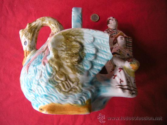 Antig&uuml;edades: ANTIGUO BOTIJO MODERN&Iacute;STA CON CISNE - Foto 1