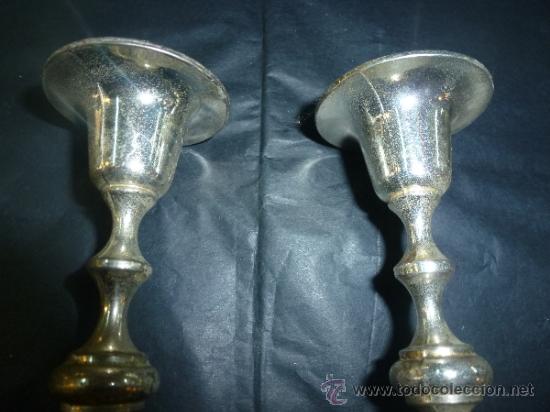 Antig&uuml;edades: pareja de candeleros de metal blanco - Foto 5