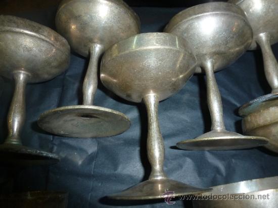 Antig&uuml;edades: juego de 17 copas de metal - Foto 13