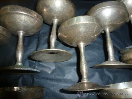 Antig&uuml;edades: juego de 17 copas de metal - Foto 8