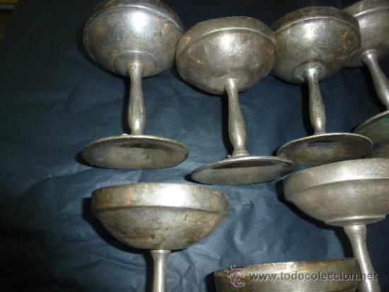 Antig&uuml;edades: juego de 17 copas de metal - Foto 5