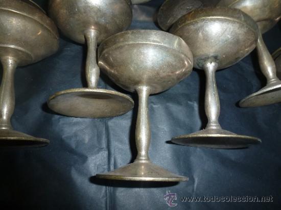 Antig&uuml;edades: juego de 17 copas de metal - Foto 4