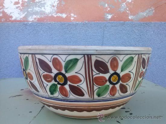 Antiques: precioso cueco o fuente pintada a mano por el pintor y ceramista p. sanguino.