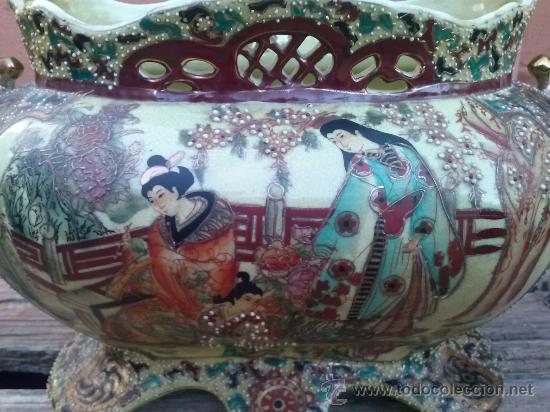 Antig&uuml;edades: antiguo y preciosisimo centro de mesa, sellado satsuma. - Foto 3