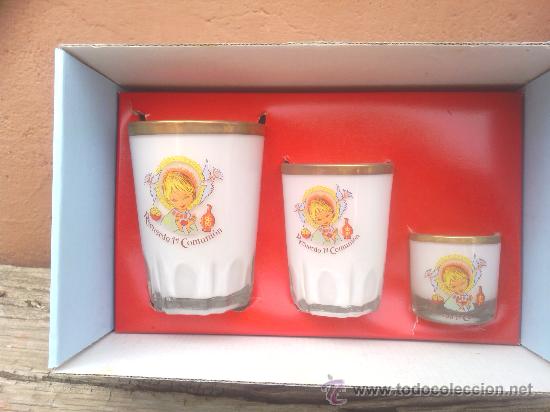 Antig&uuml;edades: antiguo juego de comunion con vasos de cristal - Foto 1