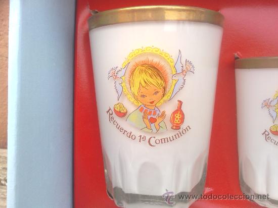 Antig&uuml;edades: antiguo juego de comunion con vasos de cristal - Foto 2
