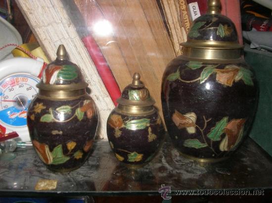 Antig&uuml;edades: Tres jarrones con tapa en bronce - Foto 2