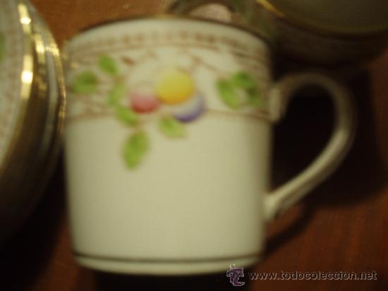 Antig&uuml;edades: 5 Tacitas de caf&eacute; con sus platos - Foto 1