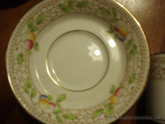 Antig&uuml;edades: 5 Tacitas de caf&eacute; con sus platos - Foto 2