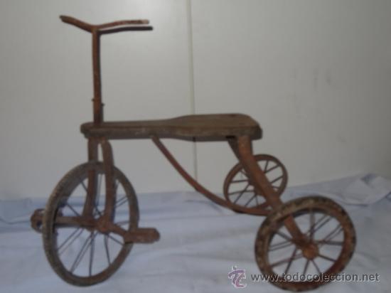 triciclo antiguo de hierro