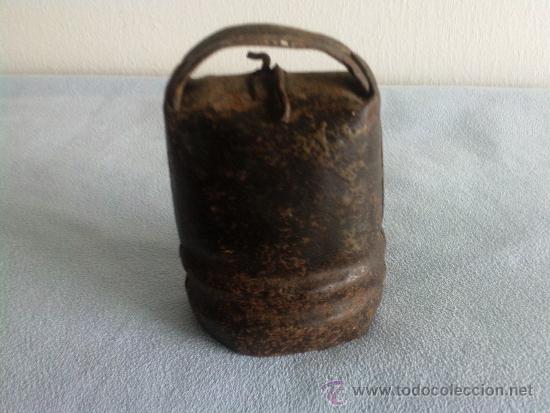 Antig&uuml;edades: Cencerro de ganado..8 cms de altura - Foto 1
