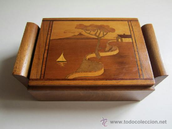 Antig&uuml;edades: Caja de tabaco de nogal con marqueter&iacute;a / Dec&oacute; - Foto 1