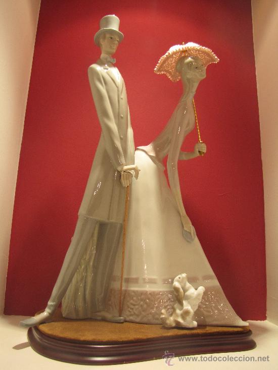 Antig&uuml;edades: GRUPO CON SOMBRILLA ACABADO EN BRILLO DE LLADRO REF.4563 - Foto 1