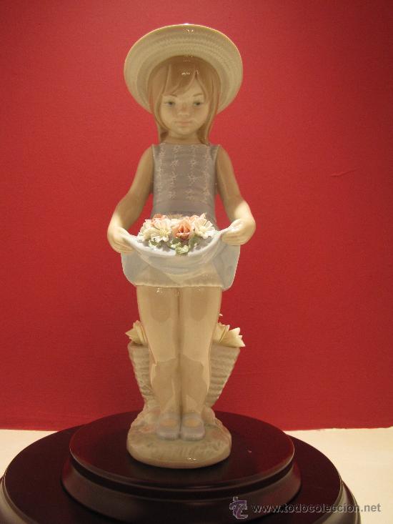 Antig&uuml;edades: FLORES EN LA FALDA  DE LLADRO REF.1284 - Foto 1