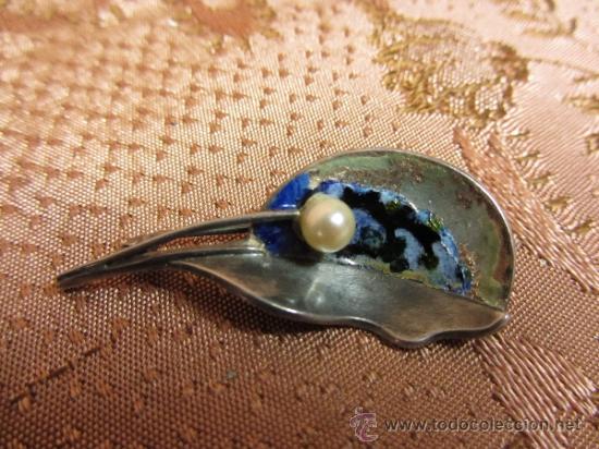 Antig&uuml;edades: Precioso broche en plata esmaltada y perla - Foto 2