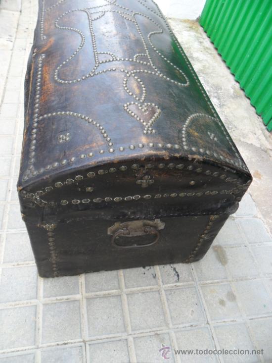 Antig&uuml;edades: arcon de pel con iniciales - Foto 4