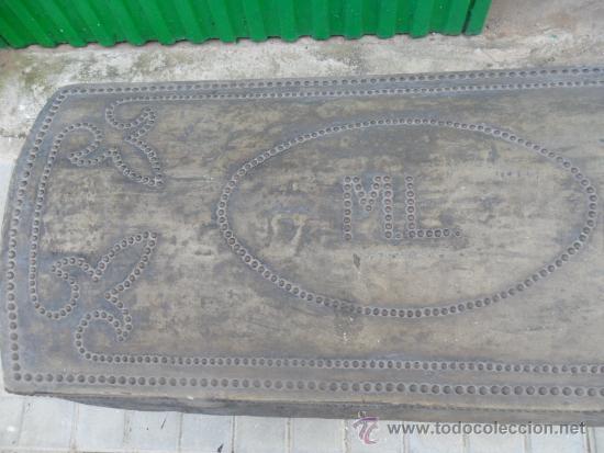 Antig&uuml;edades: arcon de pel con iniciales - Foto 4