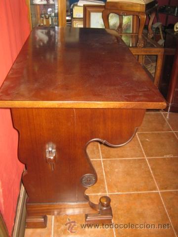 Antig&uuml;edades: Mesa de escritorio en madera de caoba de bellas lineas. - Foto 2