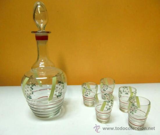 Antig&uuml;edades: Botella licorera de cristal con 5 vasitos - Foto 1