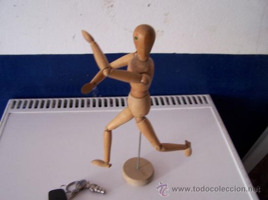 Antig&uuml;edades: Antiguo y extra&ntilde;o mu&ntilde;eco articulado en madera - Foto 9