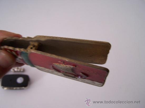 Antig&uuml;edades: Muy Raro y curioso antiguo sujetador de papeles en bronce