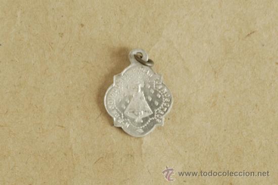 Antig&uuml;edades: Medalla de Nuestra Se&ntilde;ora de Covadonga en aluminio. - Foto 1