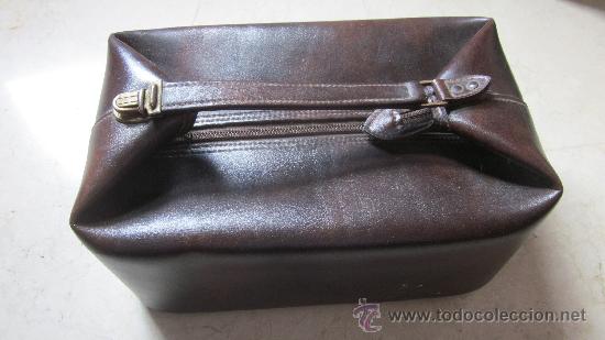 Antiquit&eacute;s: NECESER ANTIGUO PARA VIAJAR