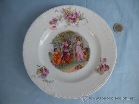 Antig&uuml;edades: ANTIGUO PLATO CON ESCENA ROM&Aacute;NTICA - Foto 1