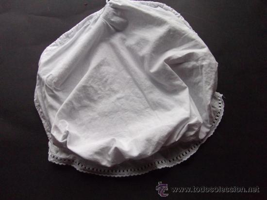 Antig&uuml;edades: gorro mujera blanco con bordado finales siglo XIX - Foto 1