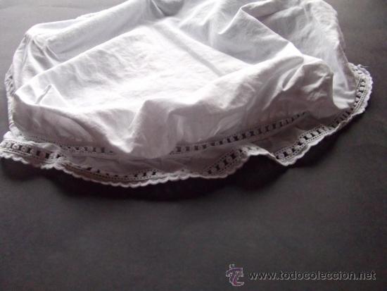 Antig&uuml;edades: gorro mujera blanco con bordado finales siglo XIX - Foto 2