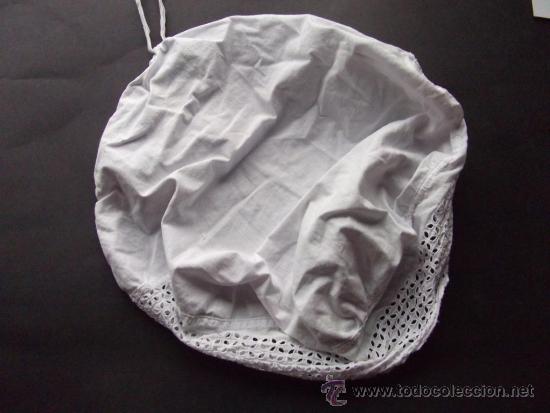 Antig&uuml;edades: gorro mujera blanco con bordado finales siglo XIX - Foto 1