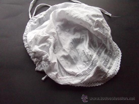 Antig&uuml;edades: gorro mujera blanco con bordado finales siglo XIX - Foto 1