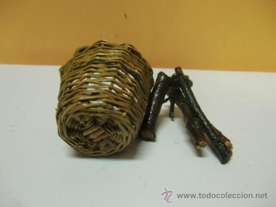 Antig&uuml;edades: Cestita de mimbre (paner) con le&ntilde;a - Foto 3