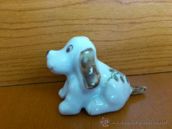 Antig&uuml;edades: Perro de porcelana miniatura - Foto 1