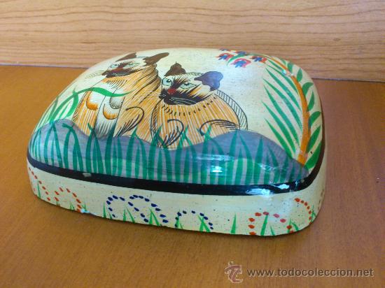 Antig&uuml;edades: Caja de madera decorada a mano y lacada. - Foto 4
