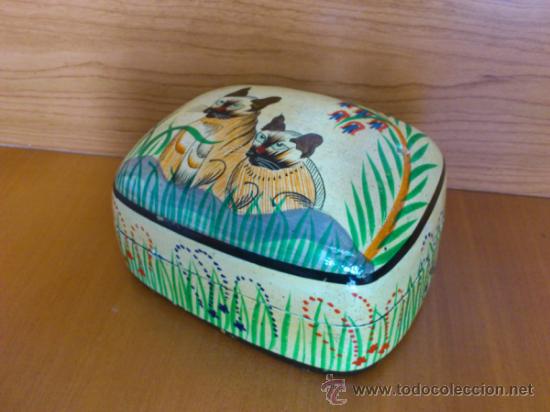 Antig&uuml;edades: Caja de madera decorada a mano y lacada. - Foto 2