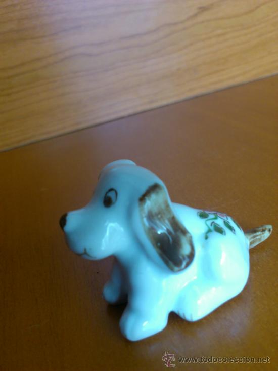 Antig&uuml;edades: Perro de porcelana miniatura - Foto 2