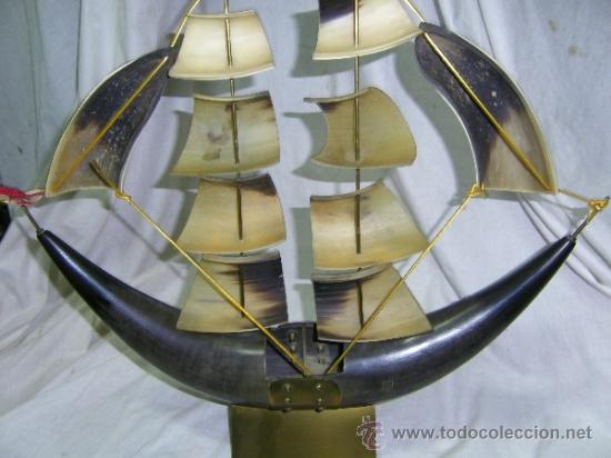 Antiques: BARCO EN BASE DE CUERNOS