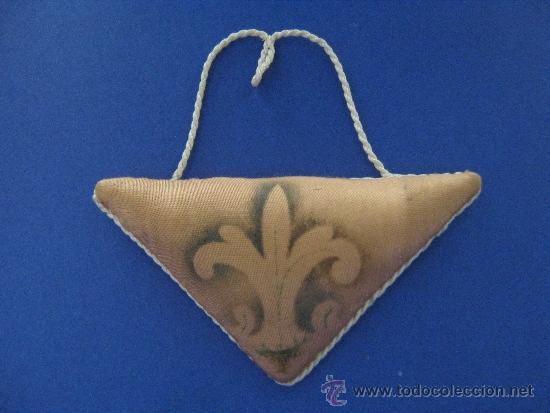 Antiques: ANTIGUO ALFILETERO DE SEDA    PPIO. S. XX